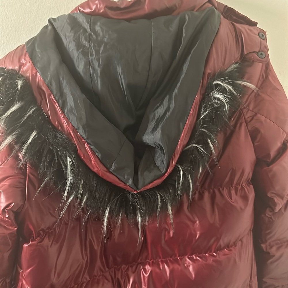 Brand new Andrew Marc NY women's winter coat, burgundy, size: S, very new.